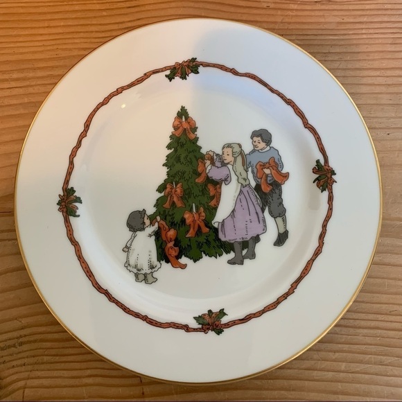 Fitz & Floyd holiday dessert plates. - Picture 3 of 6